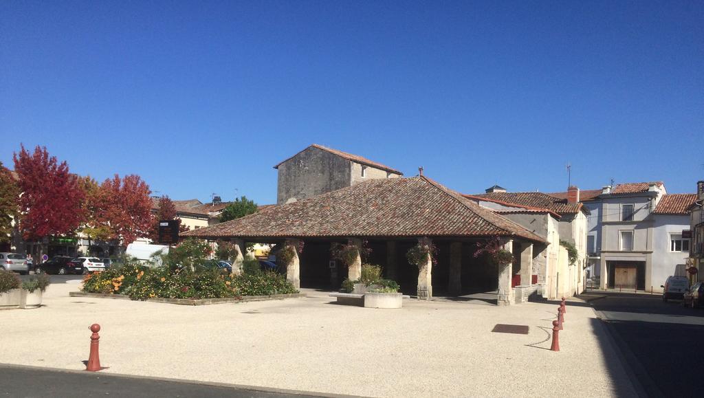 La Petite Maison Crezieres Eksteriør billede